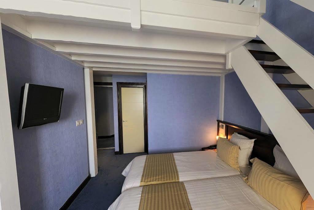 La Mere Champlain Hotel 3*