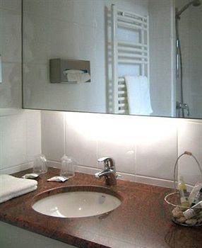 La Mere Champlain Hotel
